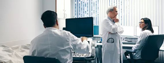 Prof. Dr. Ulf Landmesser (center) at the Charité hospital in Berlin, Germany