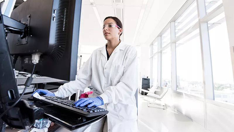 Novartis data scientist working in front of a computer A Novartis data scientist is sitting and working in front of a computer.