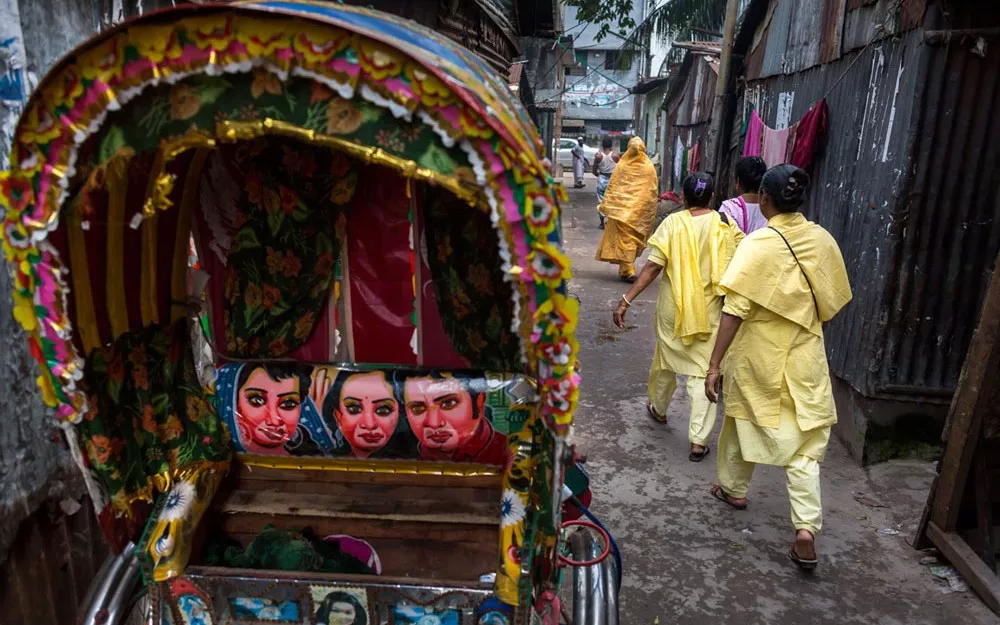 Rickshaws provide transport for health workers as they search for pneumonia cases in Dhaka, Bangladesh. Rickshaws provide transport for health workers as they search for pneumonia cases in Dhaka, Bangladesh.