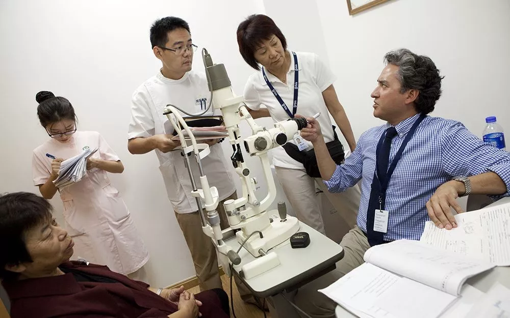 Drs. Zhang and Lehmann discuss surgery options for Mrs. Cao