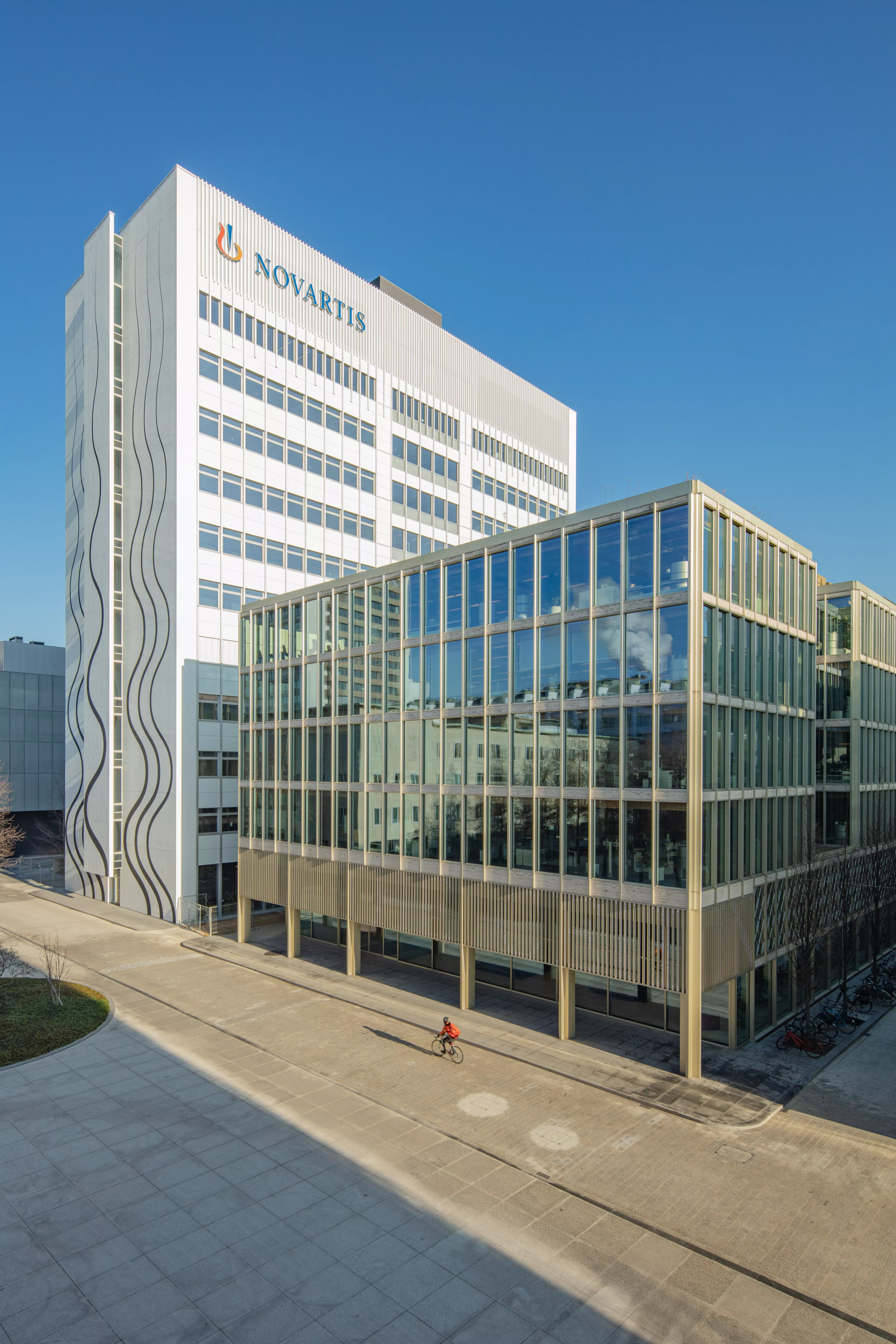 Banting 1 represents a new landmark for the Novartis Campus in Basel. Banting 1 represents a new landmark for the Novartis Campus in Basel.